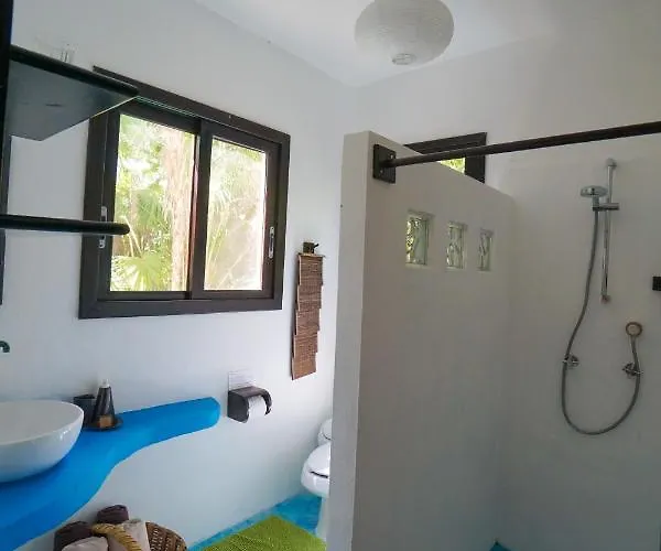 Playa Selva Lodge *